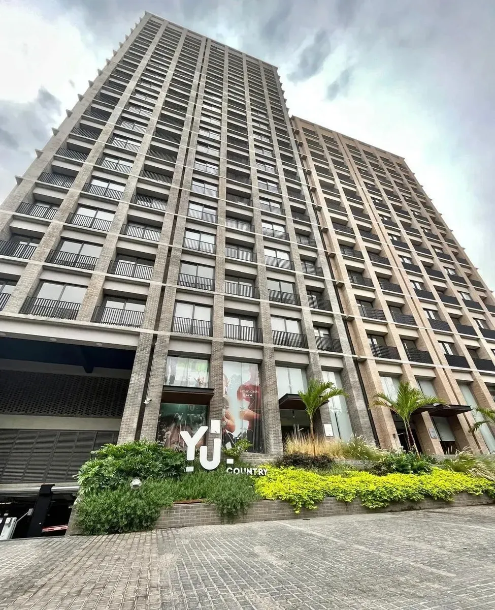 Exterior of the office building on Av. Plan de San Luis in Guadalajara